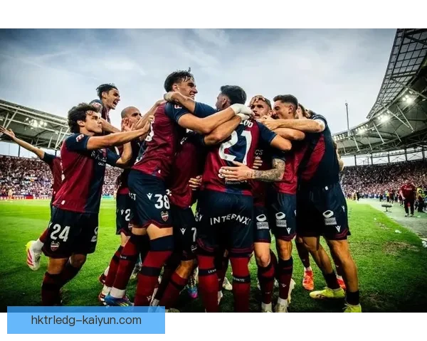 西甲埃尔切球迷表现热情，球队主场氛围备受关注